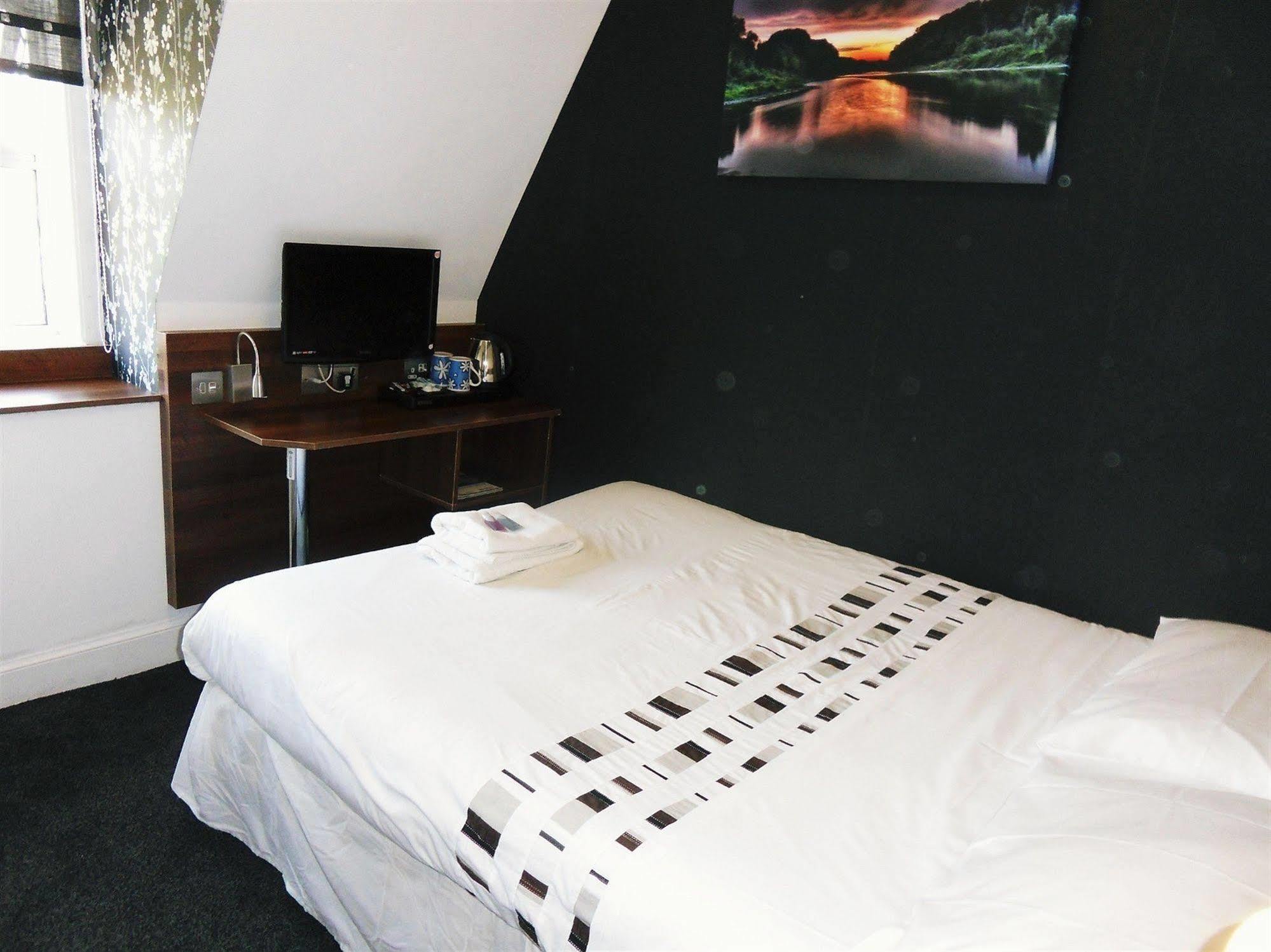 Bed & Breakfast Cherry Blossom